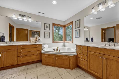 3205 Reston Court NE Cedar Rapids IA 52402