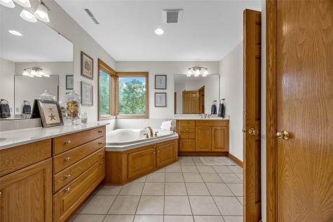 3205 Reston Court NE Cedar Rapids IA 52402