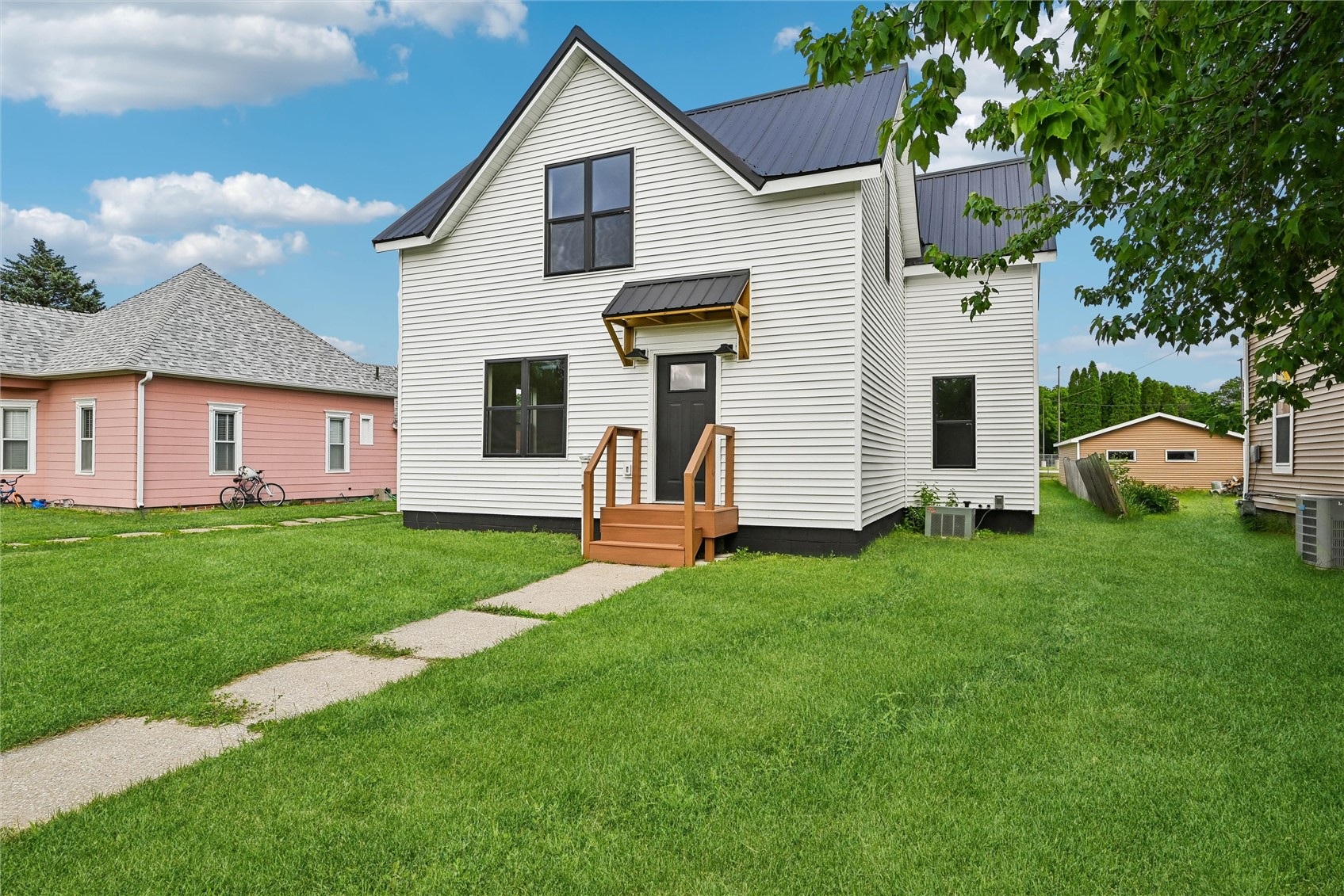 615 7th Avenue Belle Plaine IA 52208