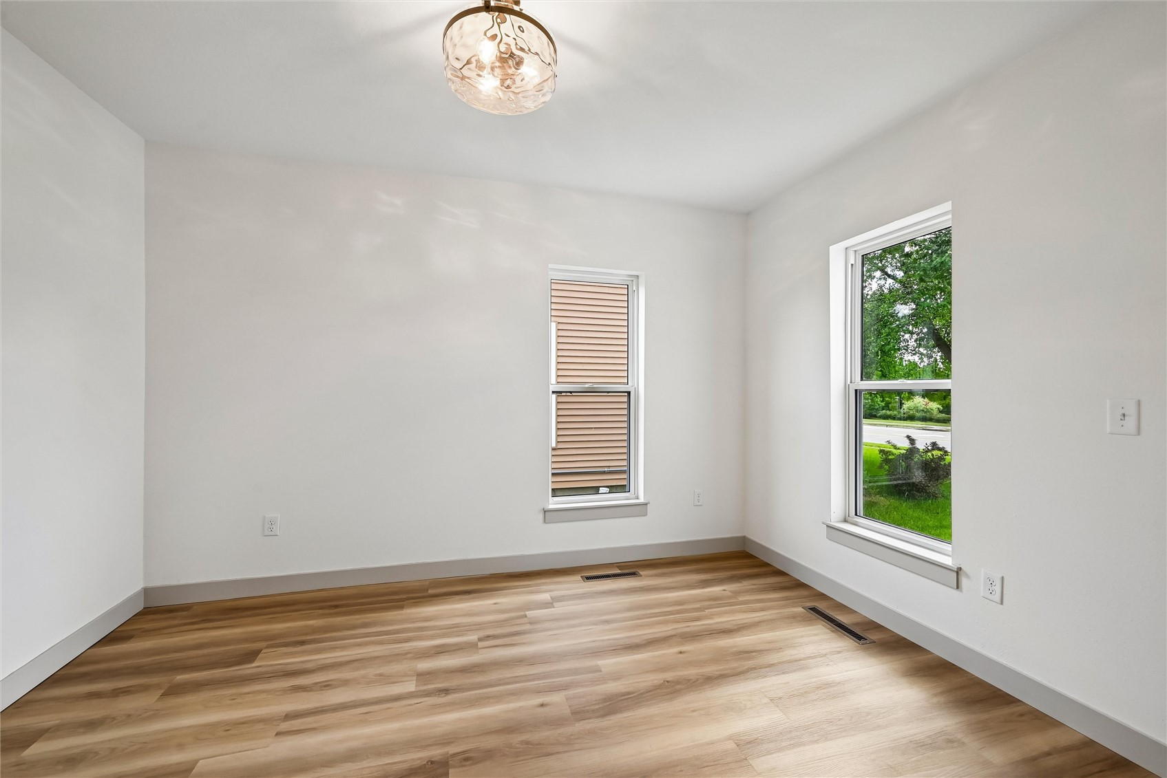 615 7th Avenue Belle Plaine IA 52208
