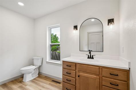 615 7th Avenue Belle Plaine IA 52208