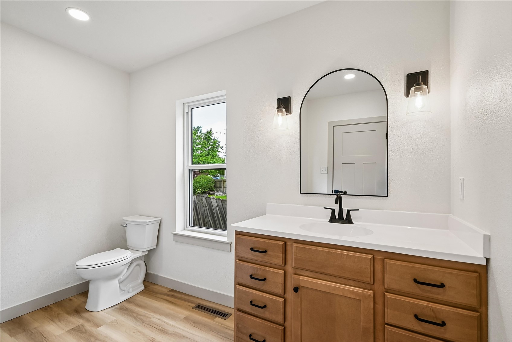 615 7th Avenue Belle Plaine IA 52208