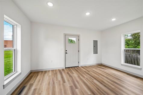 615 7th Avenue Belle Plaine IA 52208