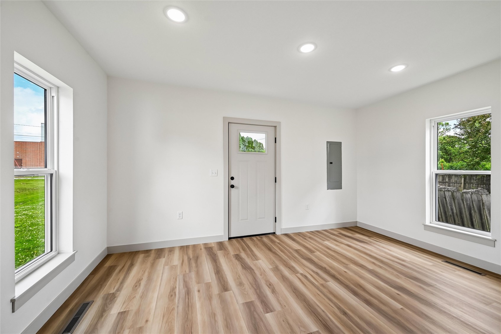 615 7th Avenue Belle Plaine IA 52208