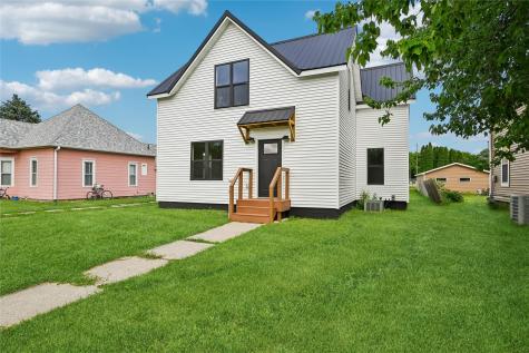 615 7th Avenue Belle Plaine IA 52208
