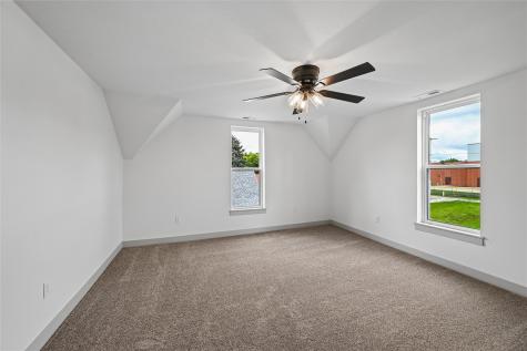 615 7th Avenue Belle Plaine IA 52208