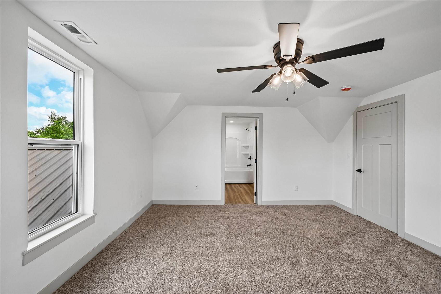 615 7th Avenue Belle Plaine IA 52208