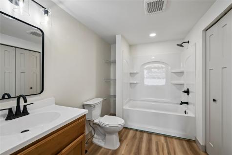 615 7th Avenue Belle Plaine IA 52208