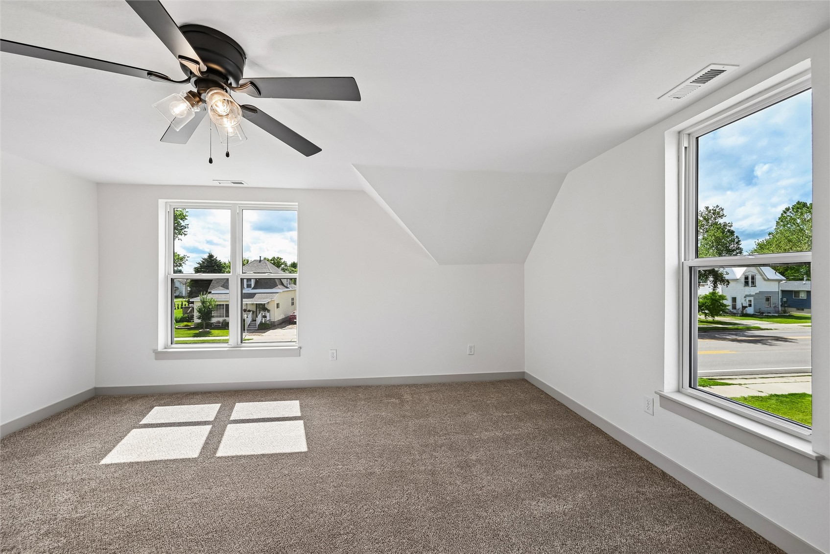 615 7th Avenue Belle Plaine IA 52208