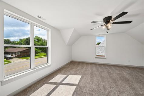 615 7th Avenue Belle Plaine IA 52208