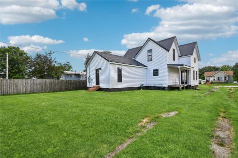 615 7th Avenue Belle Plaine IA 52208