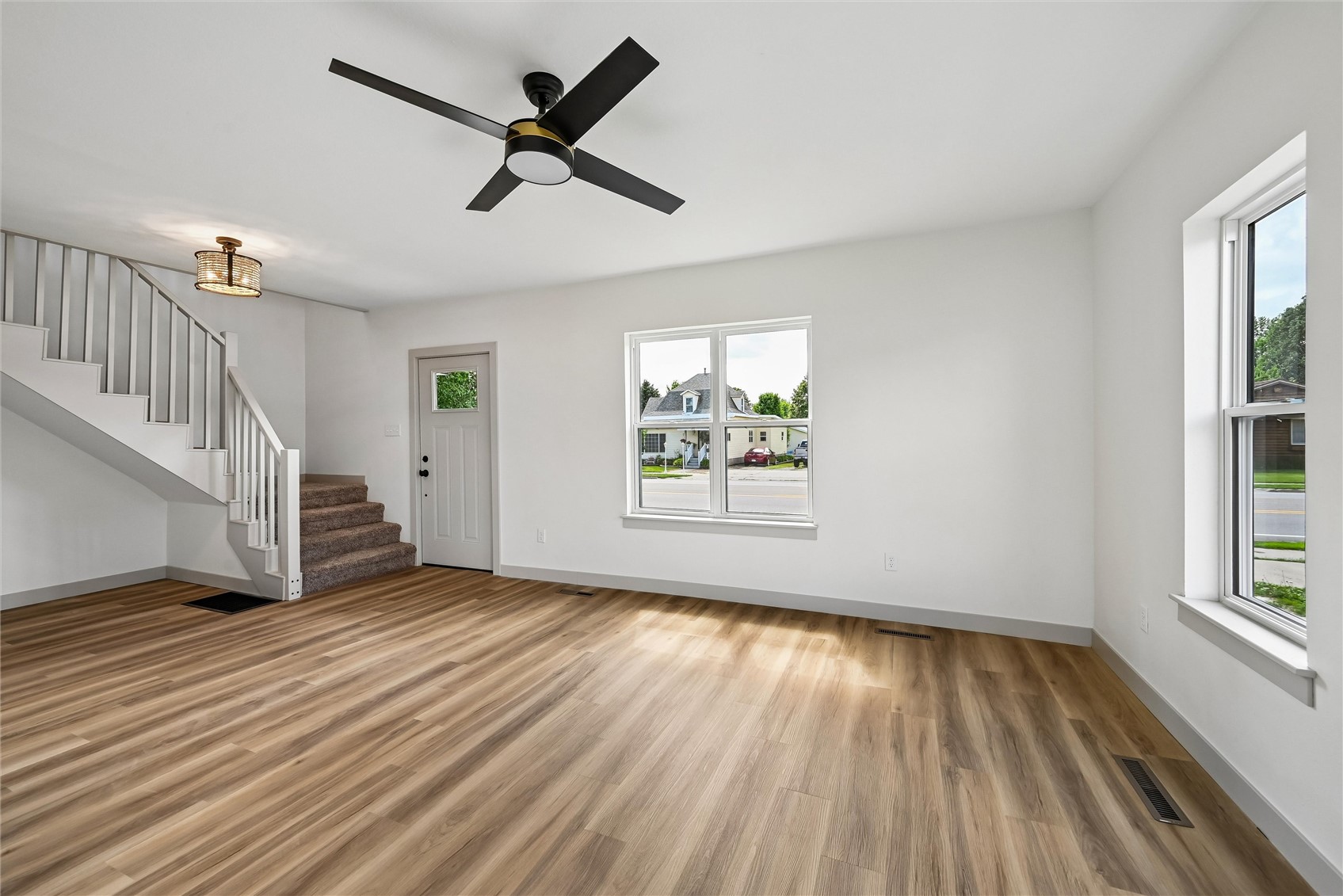 615 7th Avenue Belle Plaine IA 52208