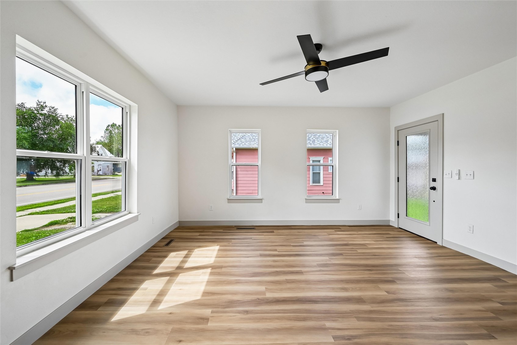 615 7th Avenue Belle Plaine IA 52208
