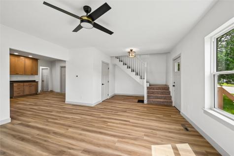 615 7th Avenue Belle Plaine IA 52208