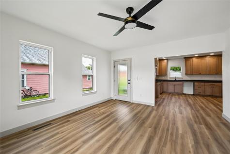 615 7th Avenue Belle Plaine IA 52208