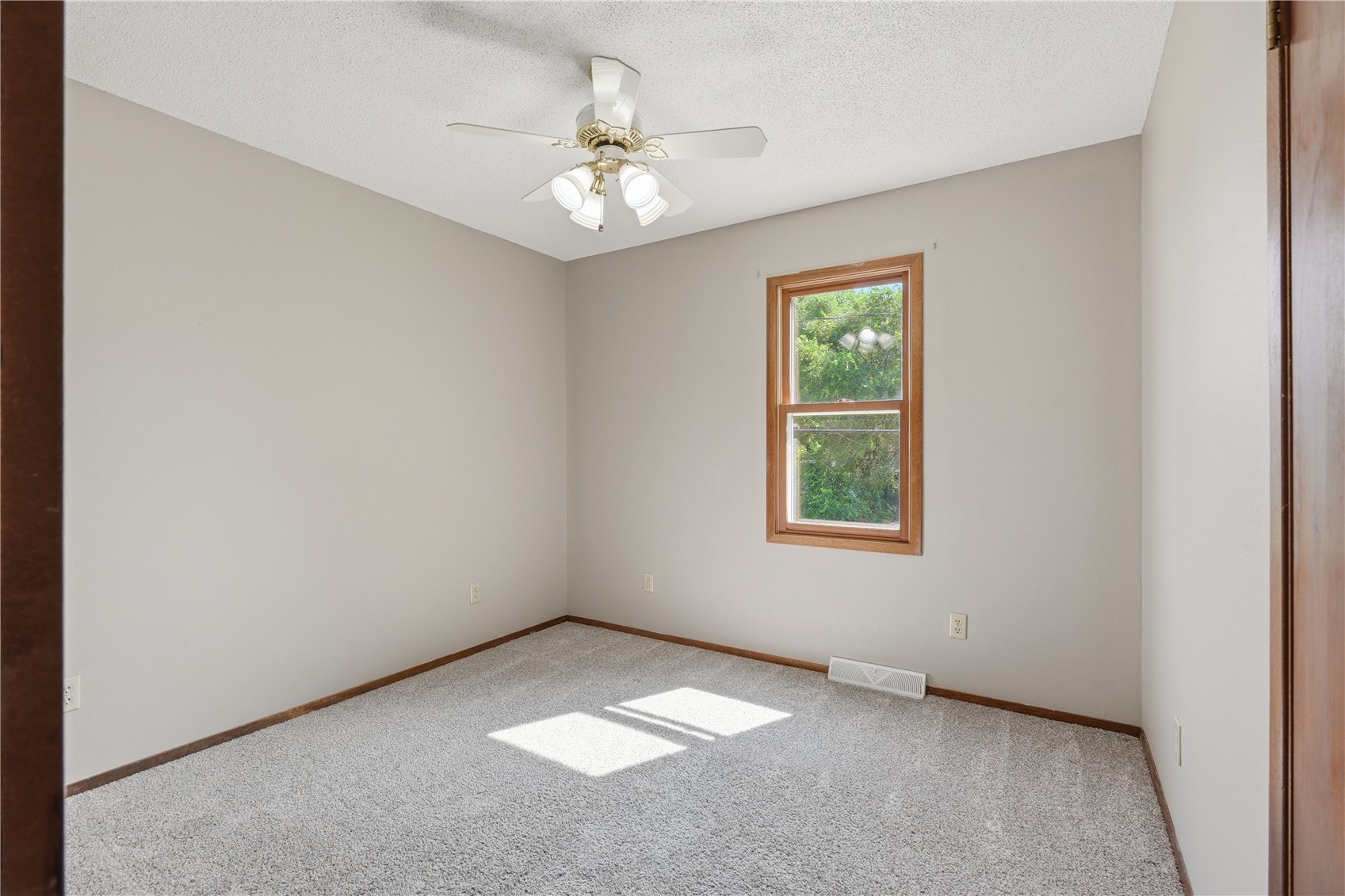 5430 Vermont Street SW Cedar Rapids IA 53404