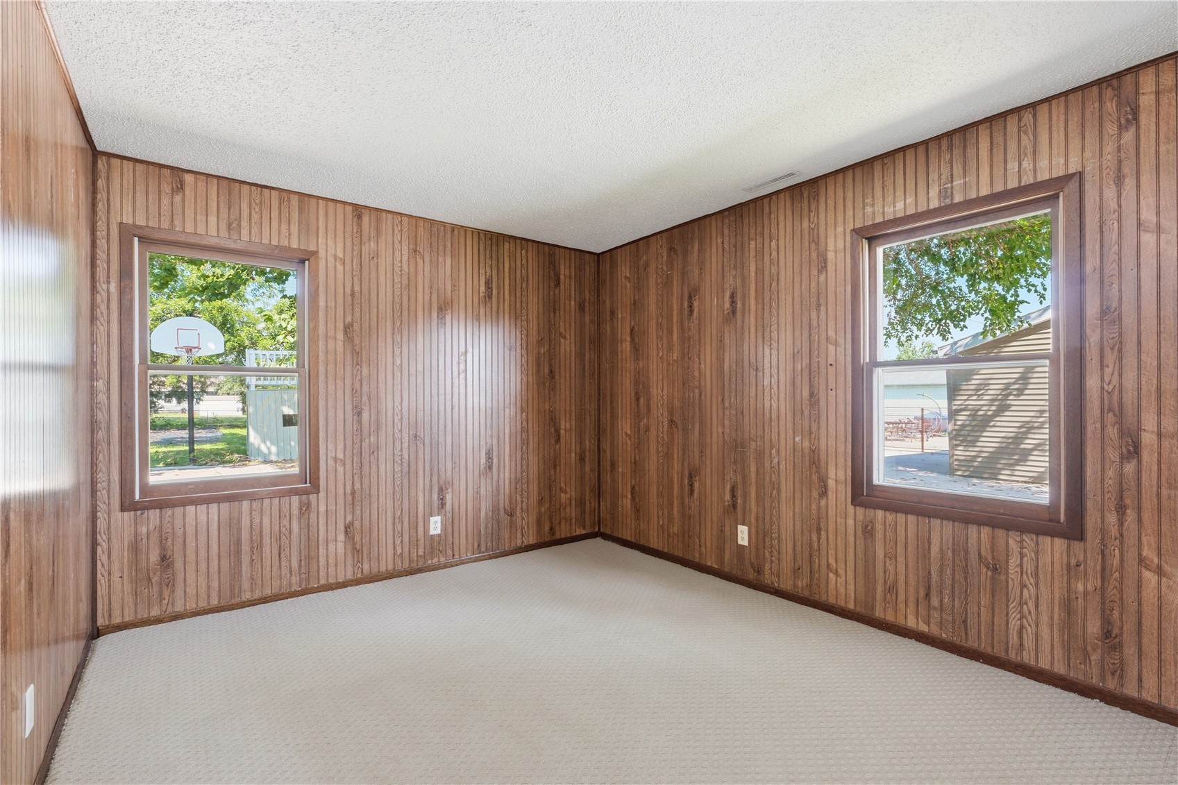 5430 Vermont Street SW Cedar Rapids IA 53404