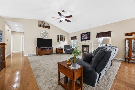 440 Driftwood Lane Fairfax IA 52228