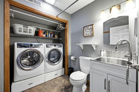 1773 Parkway Drive Iowa City IA 52241