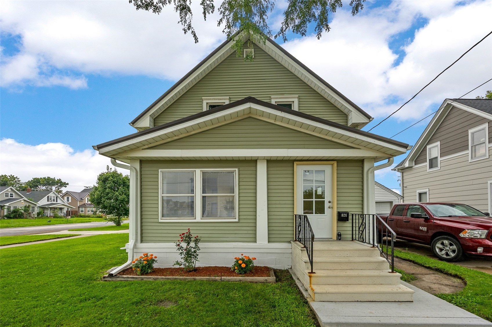 Cedar Rapids IA, 826 10TH Avenue
