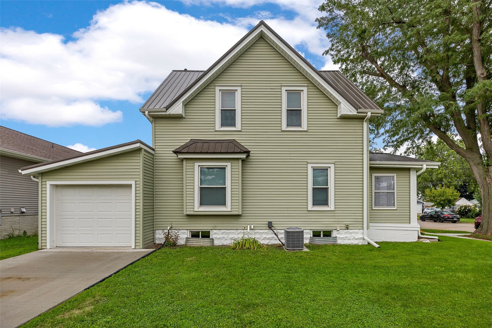 826 10th Avenue Cedar Rapids IA 52404