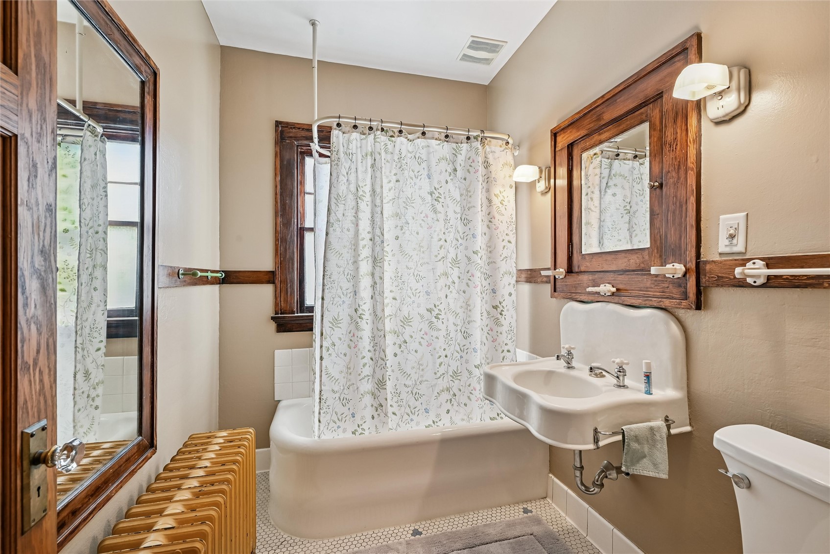 1602 1st Avenue NW Cedar Rapids IA 52405