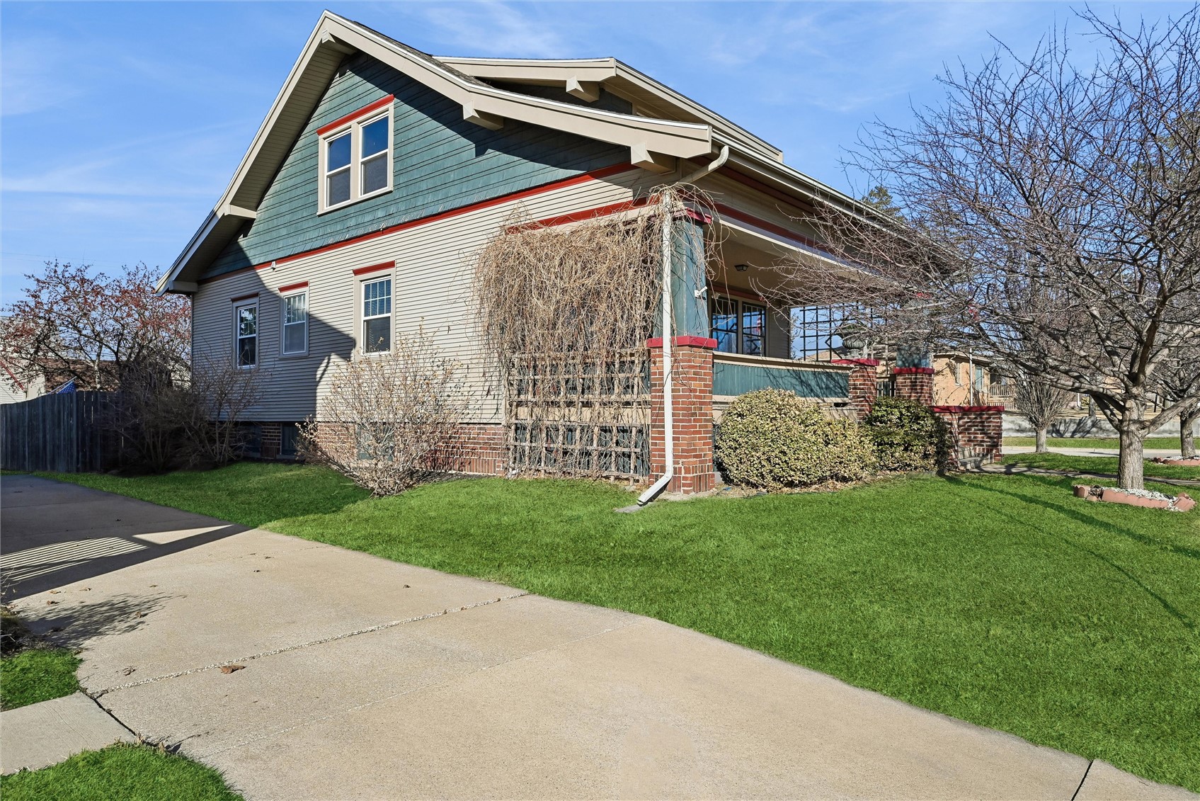 1602 1st Avenue NW Cedar Rapids IA 52405