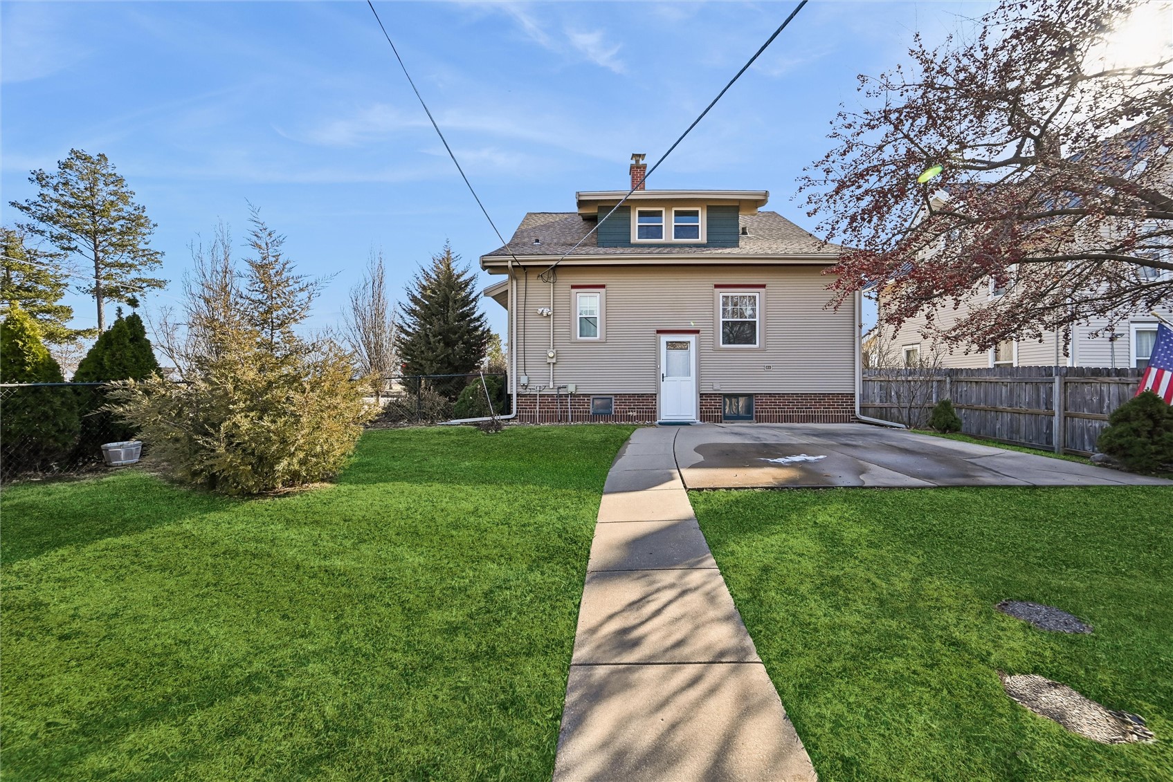 1602 1st Avenue NW Cedar Rapids IA 52405