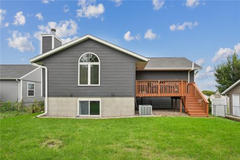 6605 Council Street NE Cedar Rapids IA 52402