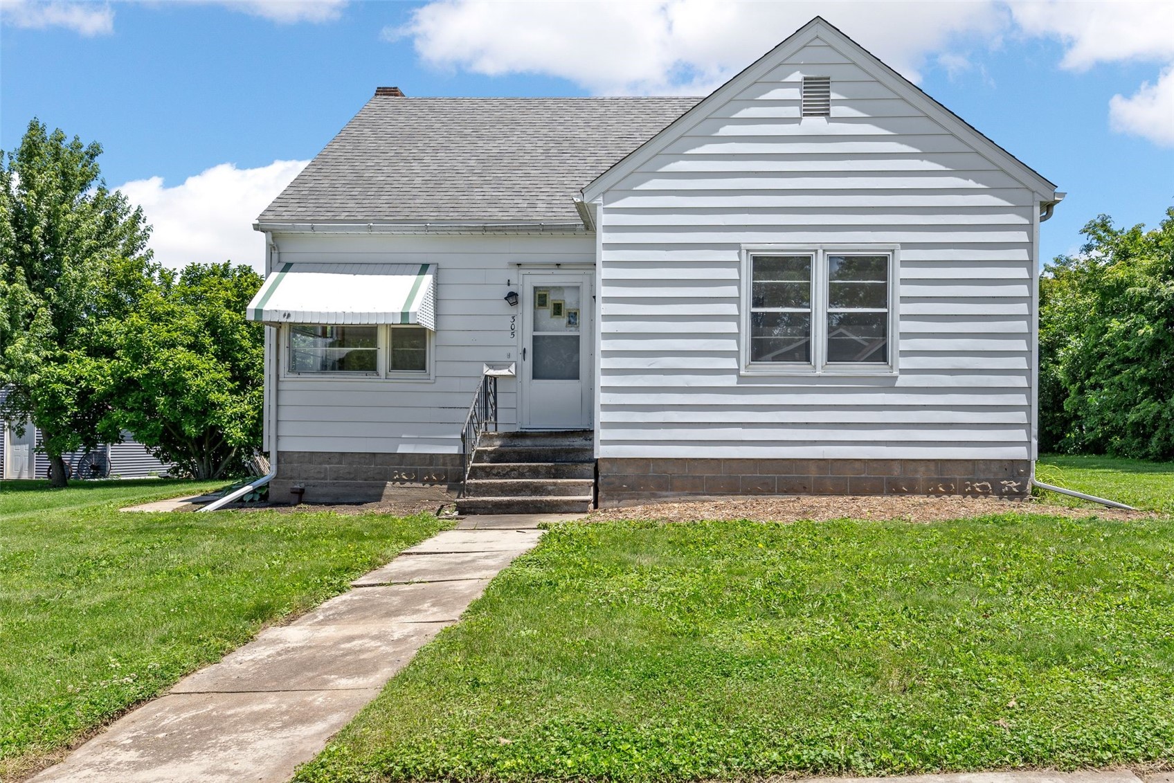305 7th Avenue Clarence IA 52216