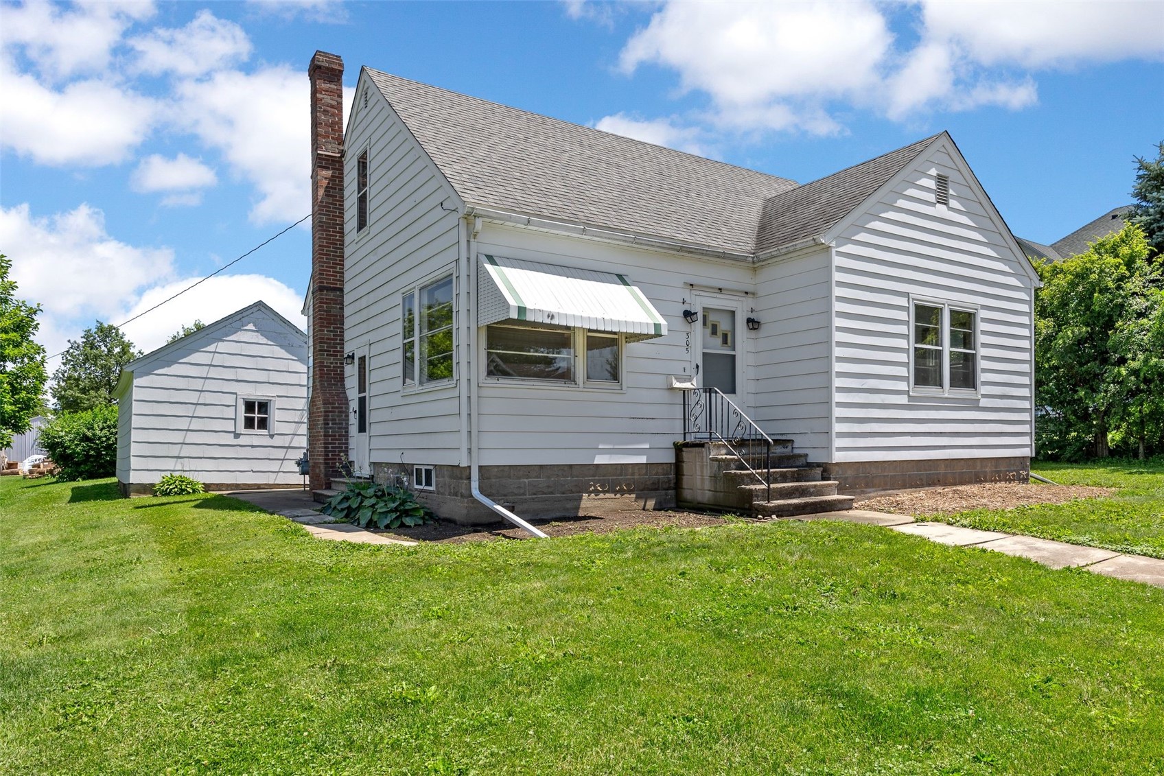 305 7th Avenue Clarence IA 52216
