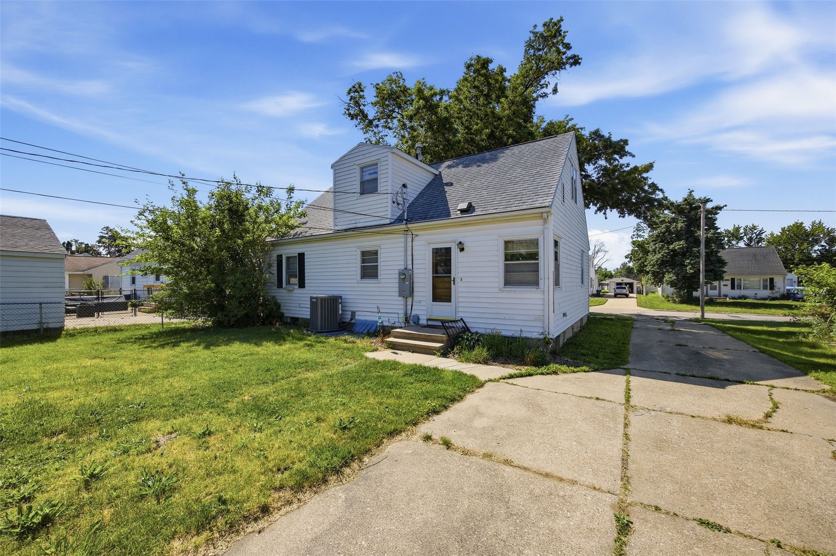 1524 48th Street NE Cedar Rapids IA 52402