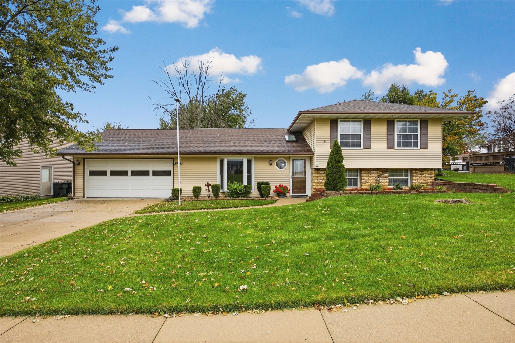 Cedar Rapids IA, 114 Sand Lane NW