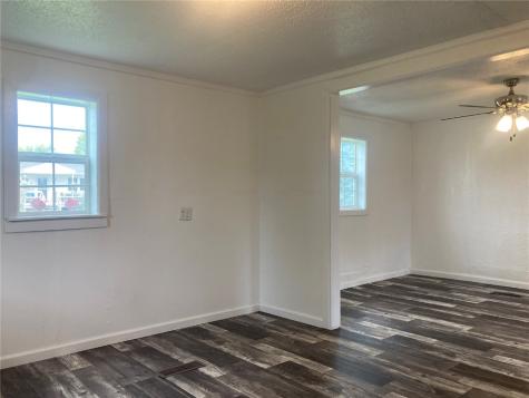 1002 S 8th Avenue Vinton IA 52349