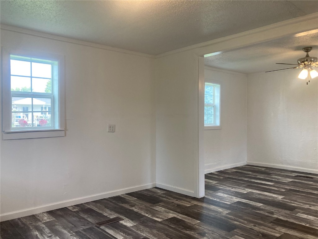 1002 S 8th Avenue Vinton IA 52349