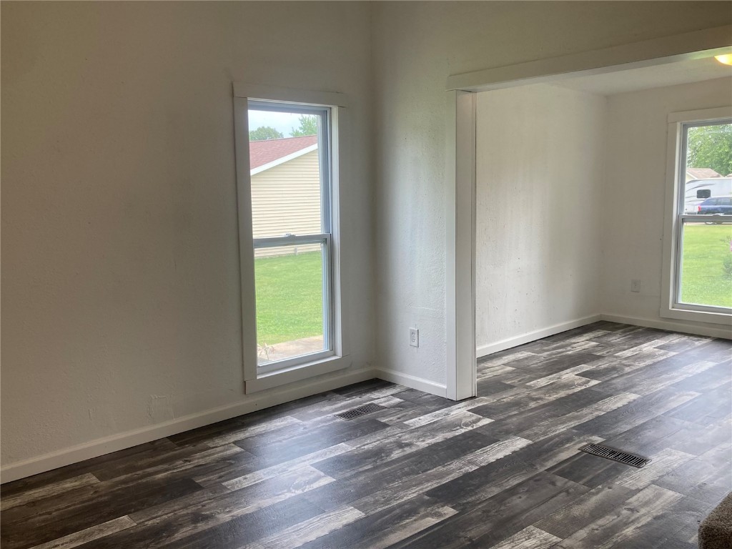 1002 S 8th Avenue Vinton IA 52349