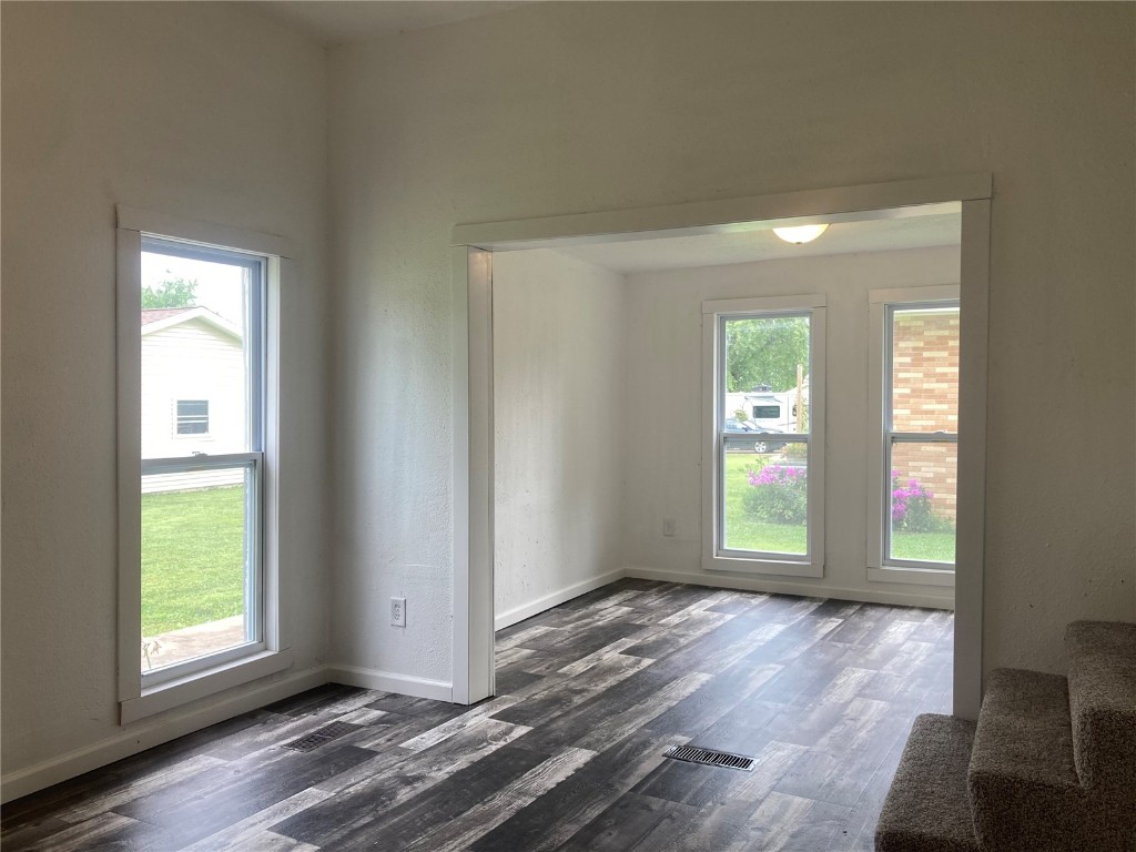 1002 S 8th Avenue Vinton IA 52349