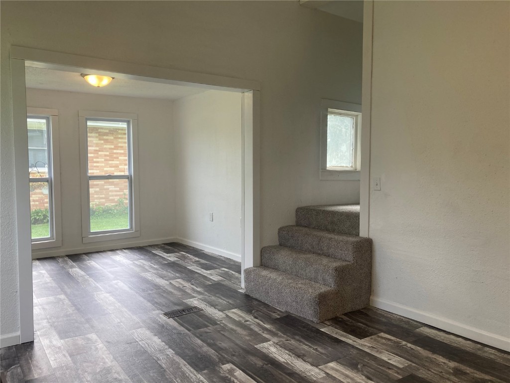1002 S 8th Avenue Vinton IA 52349