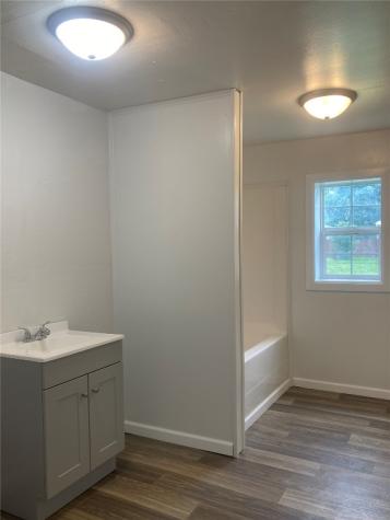 1002 S 8th Avenue Vinton IA 52349