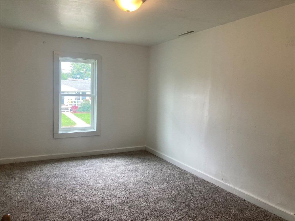 1002 S 8th Avenue Vinton IA 52349