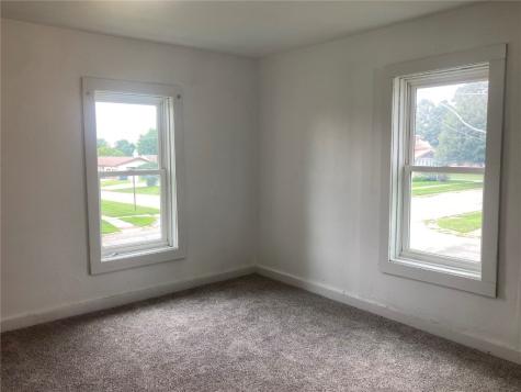 1002 S 8th Avenue Vinton IA 52349