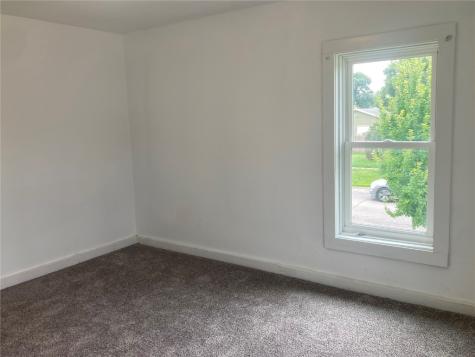 1002 S 8th Avenue Vinton IA 52349