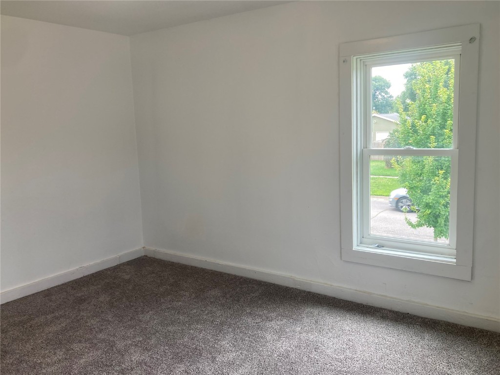 1002 S 8th Avenue Vinton IA 52349