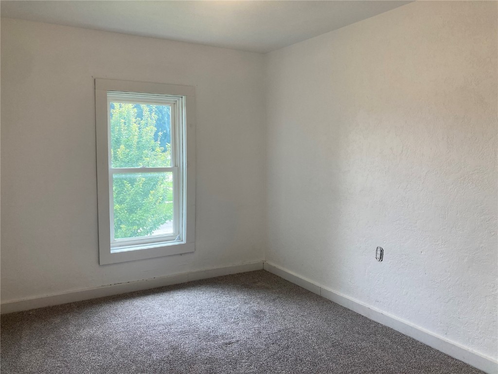 1002 S 8th Avenue Vinton IA 52349