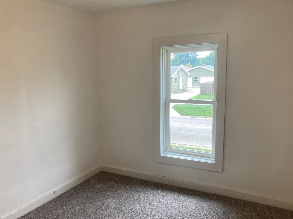 1002 S 8th Avenue Vinton IA 52349