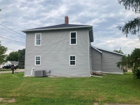 1002 S 8th Avenue Vinton IA 52349