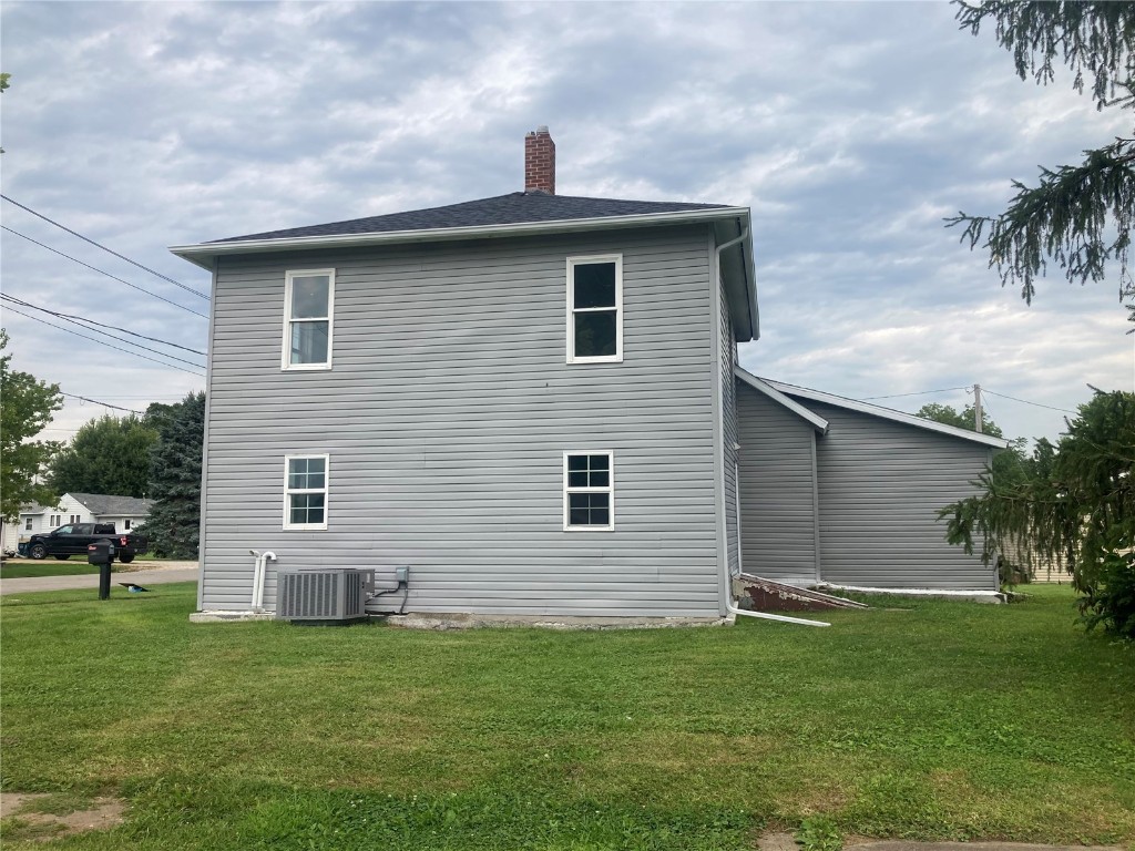 1002 S 8th Avenue Vinton IA 52349
