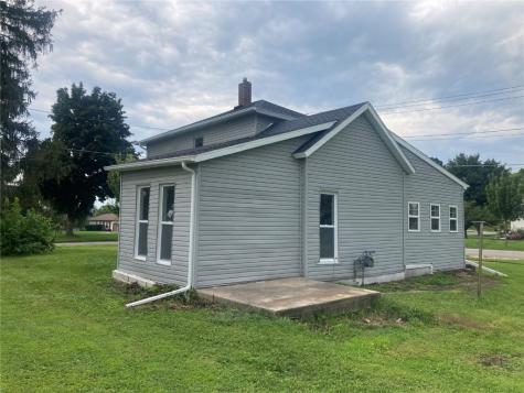 1002 S 8th Avenue Vinton IA 52349