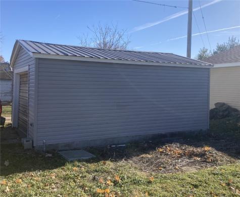 1002 S 8th Avenue Vinton IA 52349