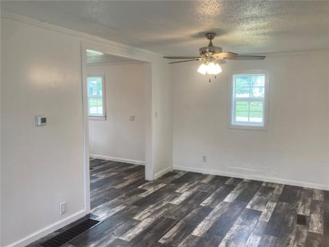 1002 S 8th Avenue Vinton IA 52349